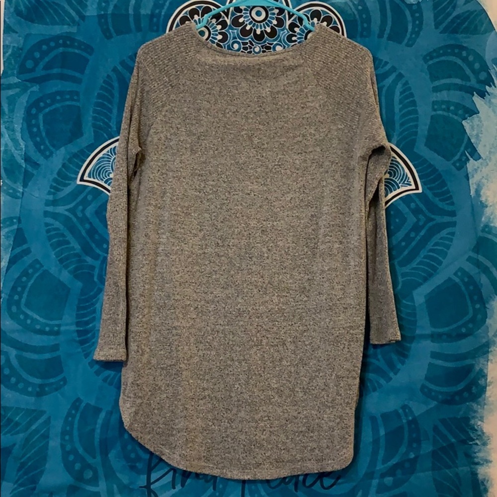 Long sleeve grey v neck. - Picture 2 of 2